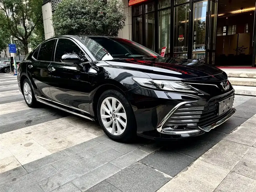 Toyota Camry — фото 8