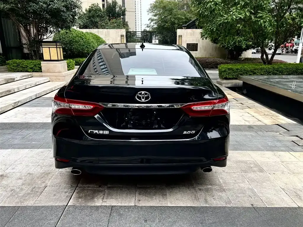 Toyota Camry — фото 4
