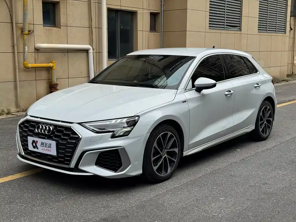 Audi A3 — фото 1