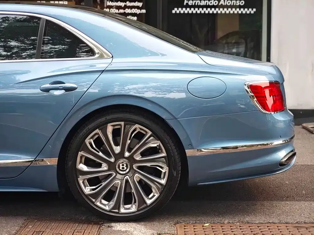 Bentley Flying Spur PHEV 2025 из CN, фото 5