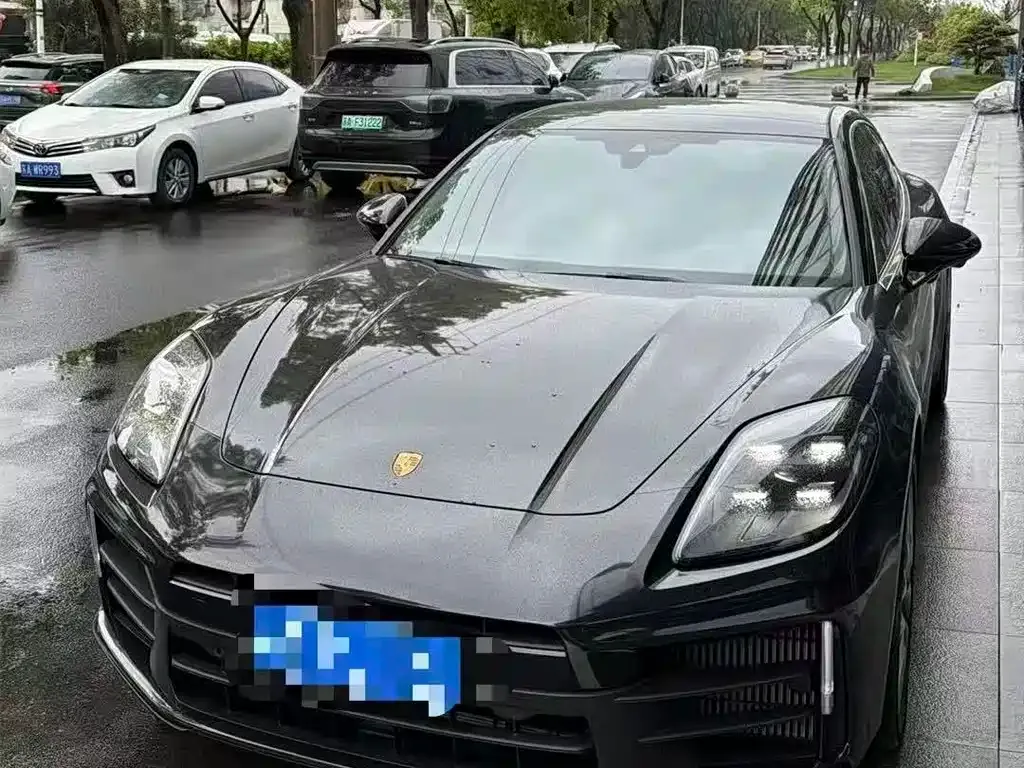 Porsche Panamera — фото 1