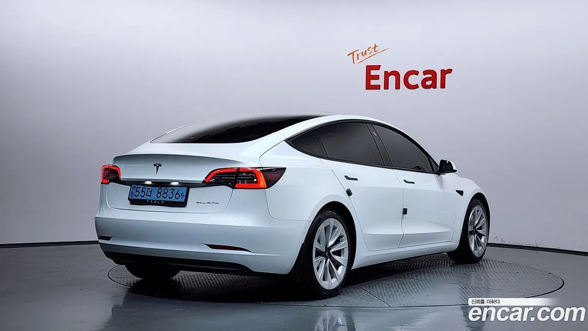 Tesla Model 3 — фото 3