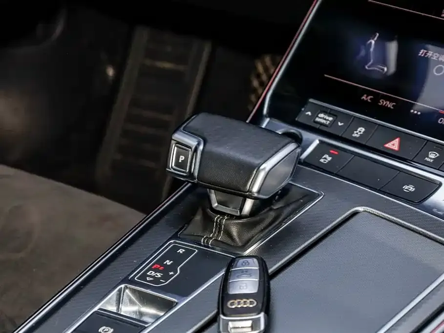 Audi A7L 2024 из CN, фото 9