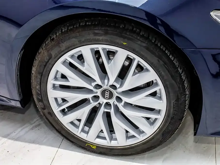Audi A7L 2024 из CN, фото 3