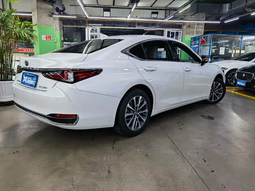 Lexus ES — фото 9