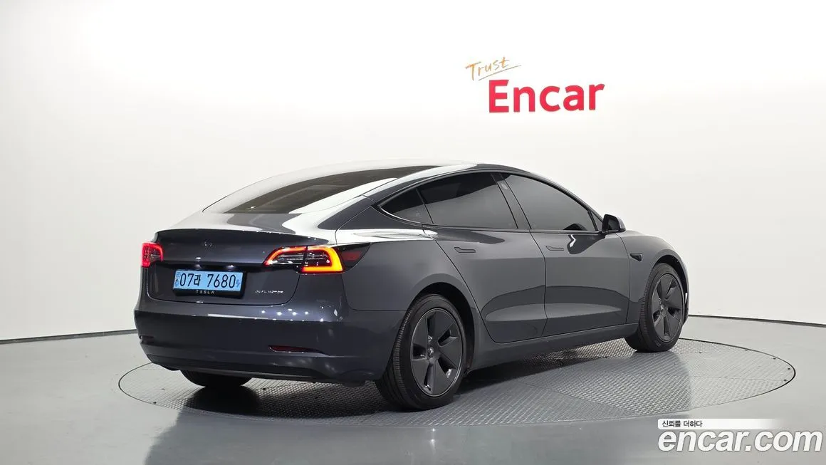 Tesla Model 3 — фото 2