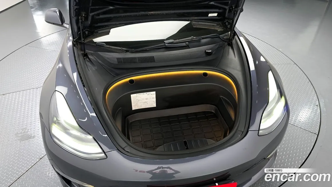 Tesla Model 3 — фото 9