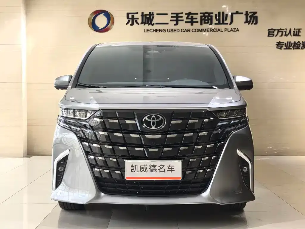 Toyota Alphard — фото 4