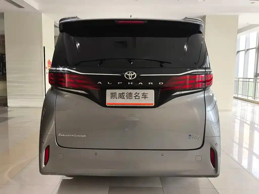 Toyota Alphard — фото 2