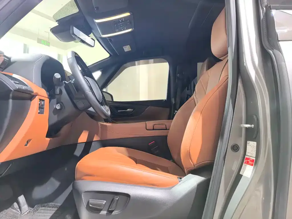 Toyota Alphard — фото 3