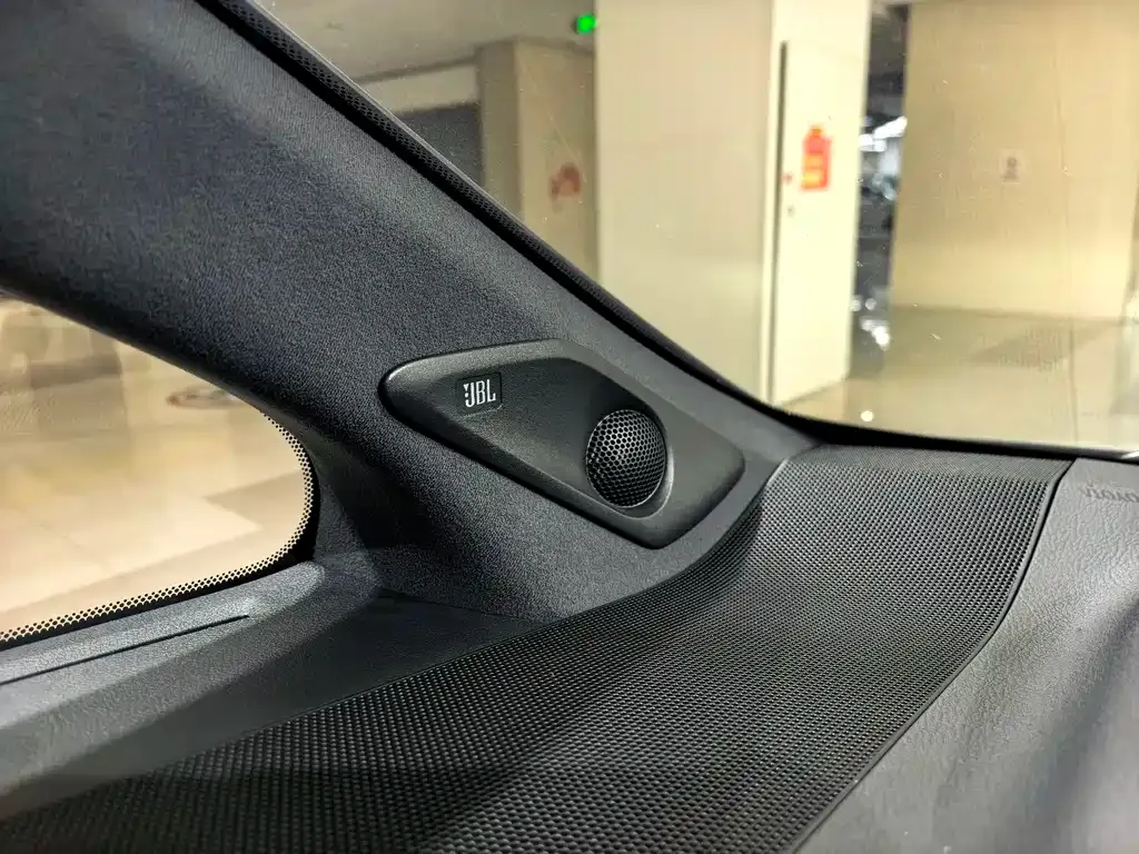 Toyota Alphard — фото 10