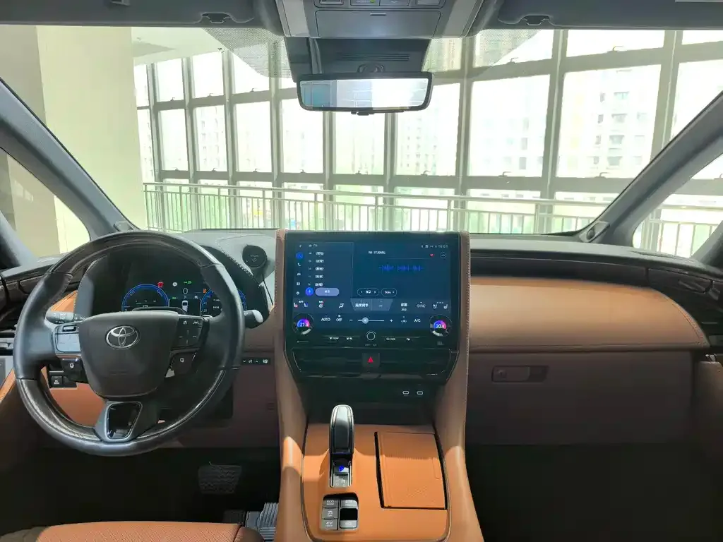 Toyota Alphard — фото 5