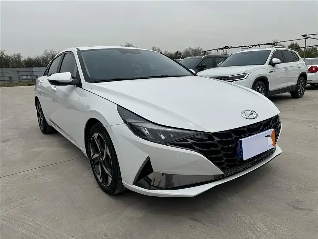 Hyundai Elantra — фото 10