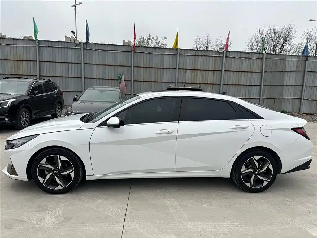 Hyundai Elantra — фото 7