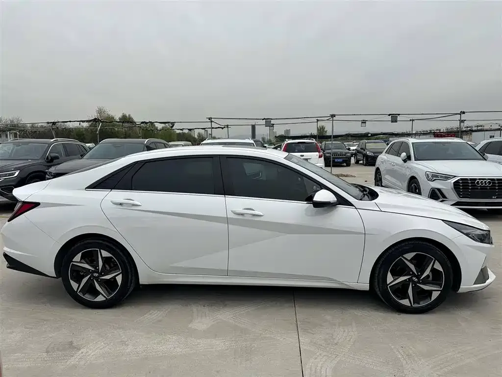 Hyundai Elantra — фото 4