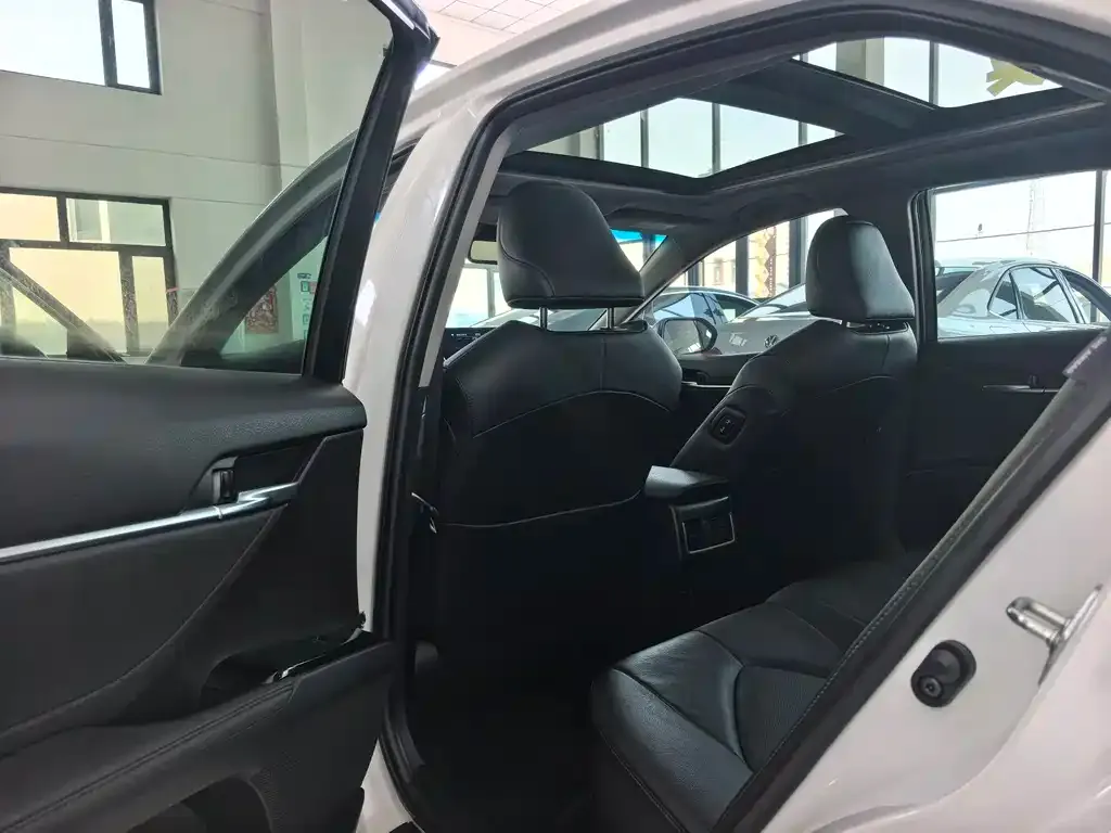 Toyota Camry 2022 из CN, фото 8