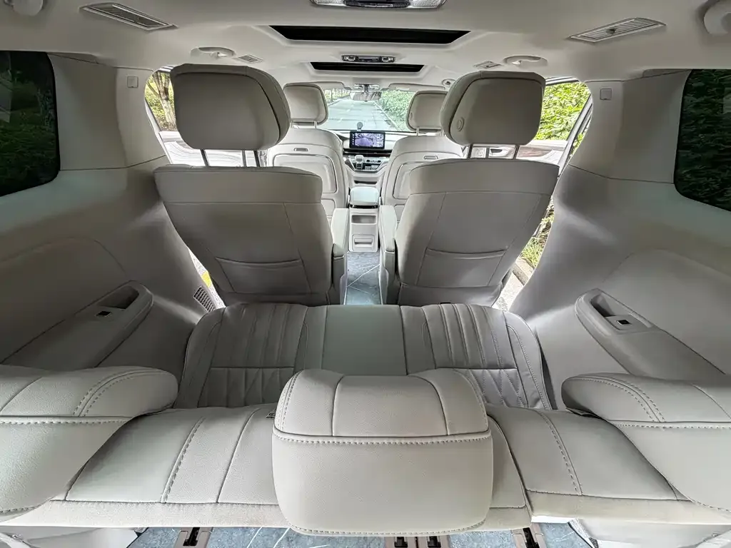 Roewe iMAX8 2024 из CN, фото 2