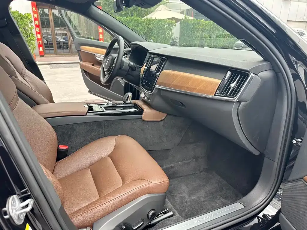 Volvo S90 PHEV 2024 из CN, фото 6
