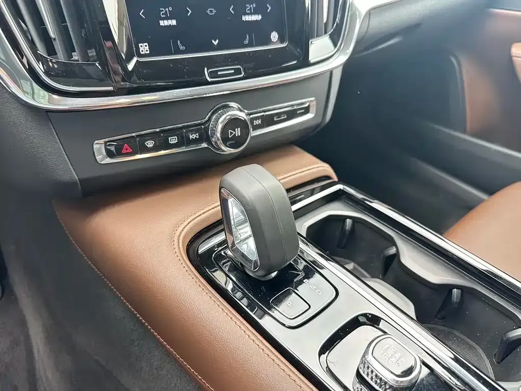 Volvo S90 PHEV 2024 из CN, фото 4