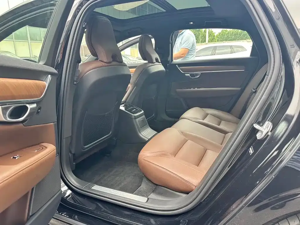 Volvo S90 PHEV 2024 из CN, фото 5