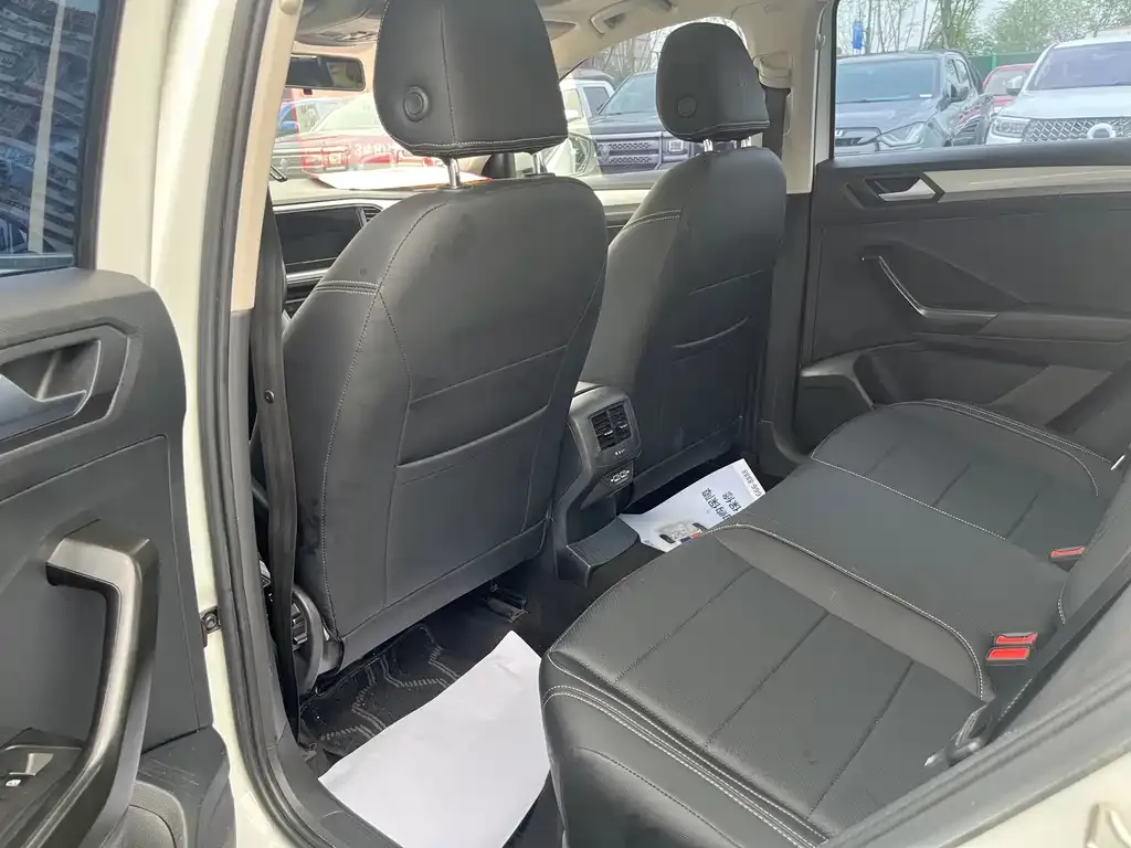 Volkswagen T-Roc 2023 из CN, фото 2