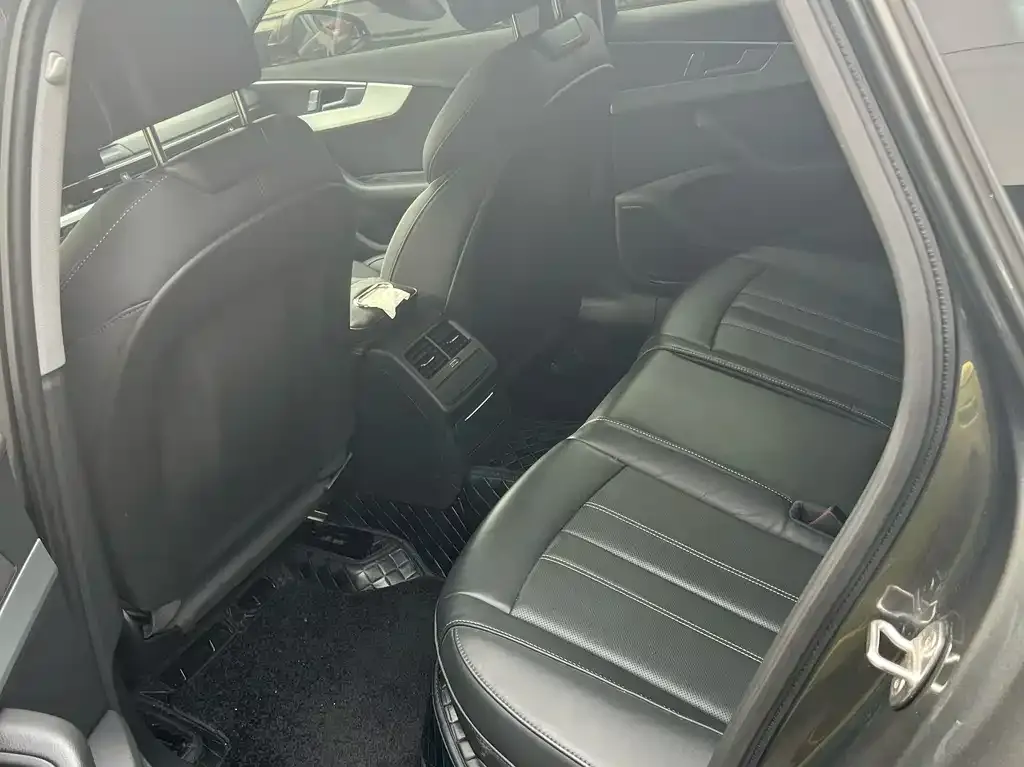 Audi A4L 2024 из CN, фото 3