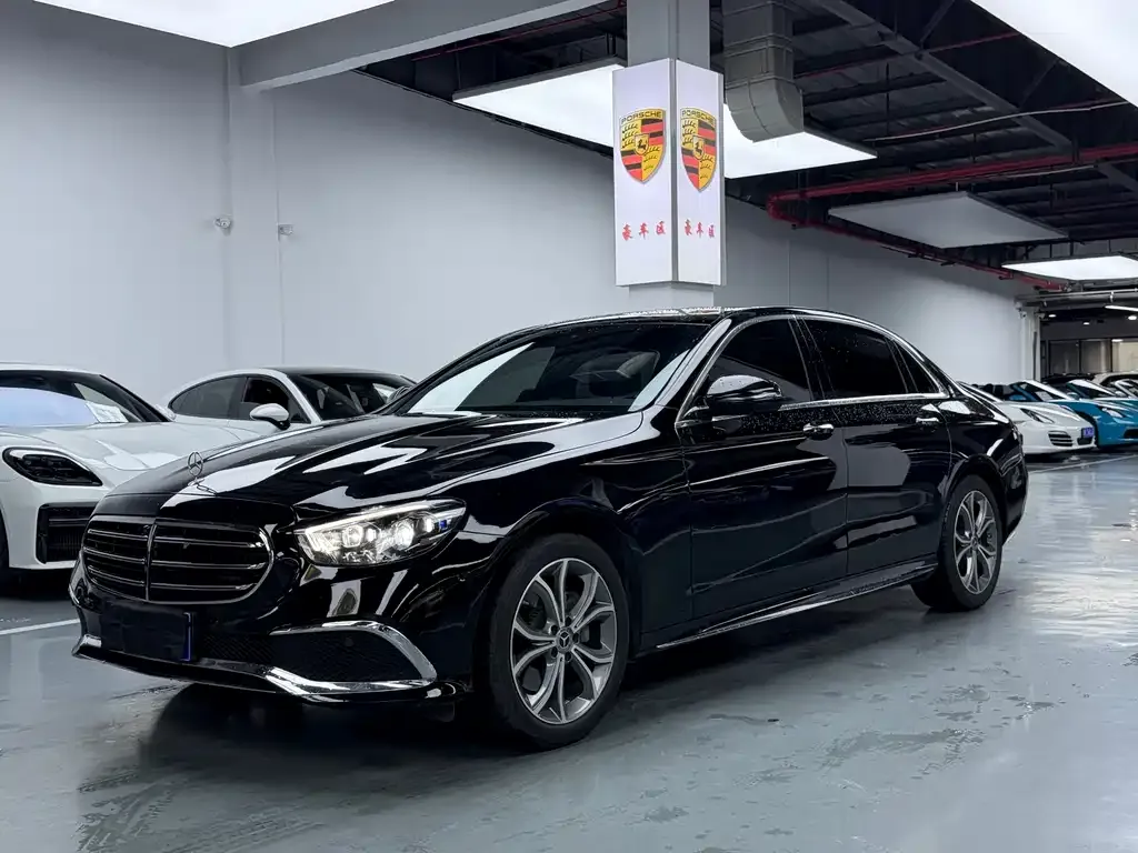 Mercedes-Benz E-Class — фото 1