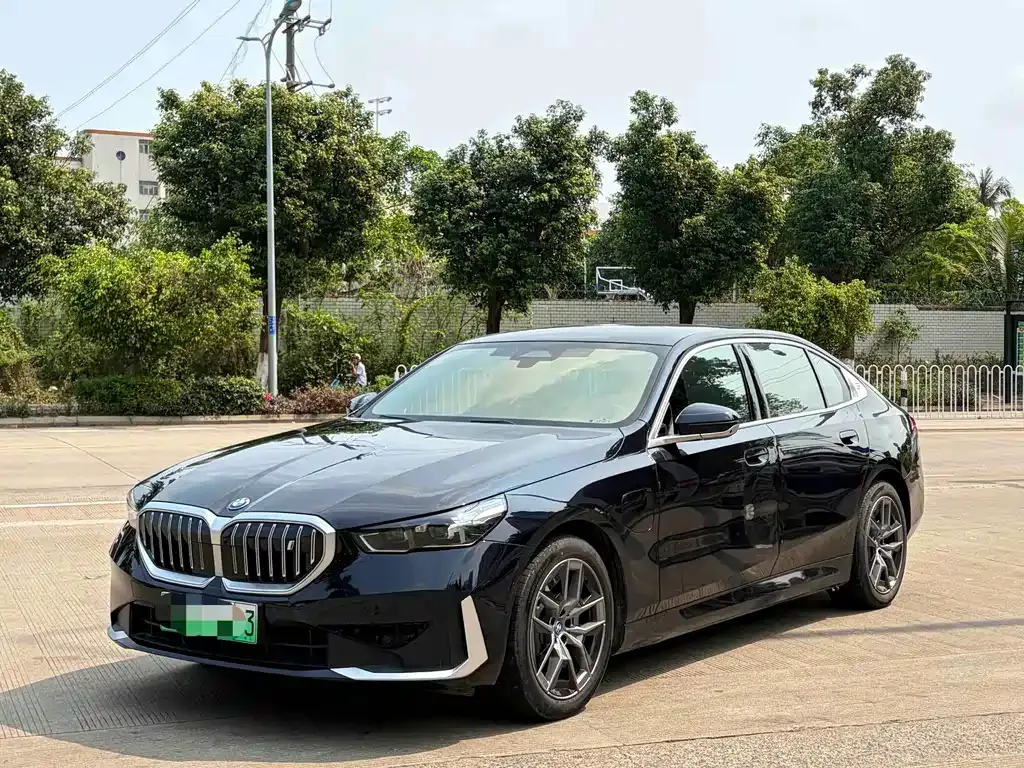 BMW i5