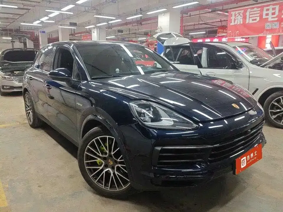 Porsche Cayenne Hybrid — фото 1