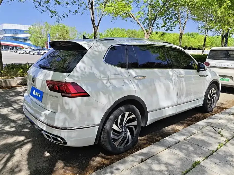 Volkswagen Tiguan L — фото 8
