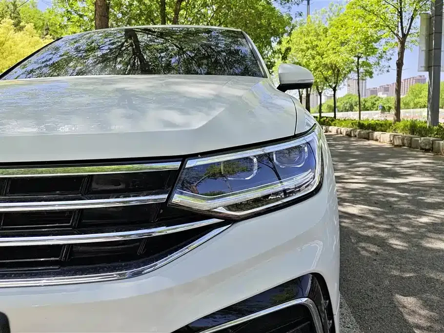 Volkswagen Tiguan L — фото 6