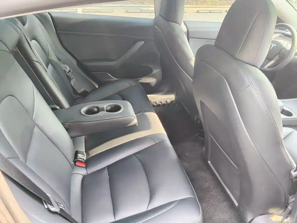 Tesla Model 3 — фото 2
