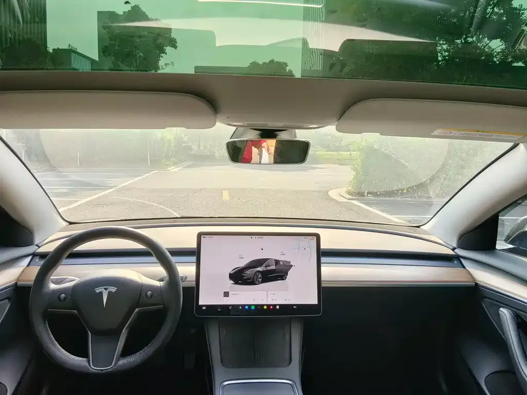 Tesla Model 3 — фото 7