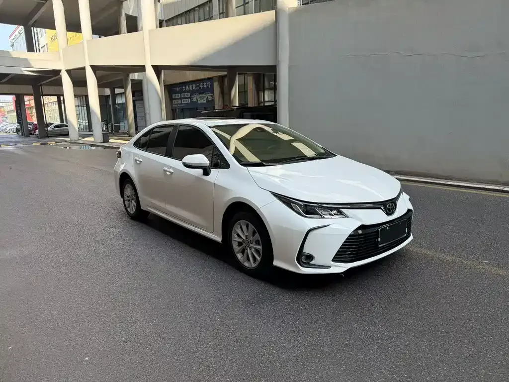 Toyota Corolla — фото 1