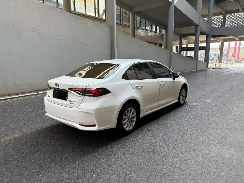 Toyota Corolla — фото 4