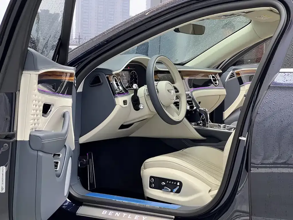 Bentley Flying Spur — фото 6