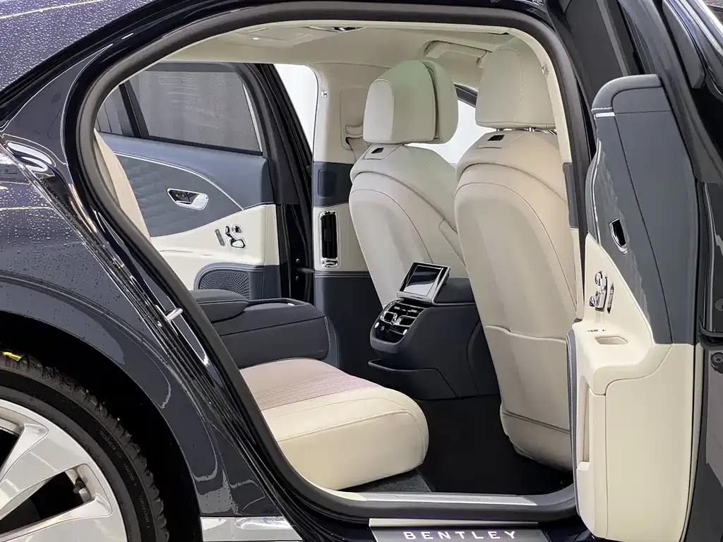 Bentley Flying Spur — фото 2