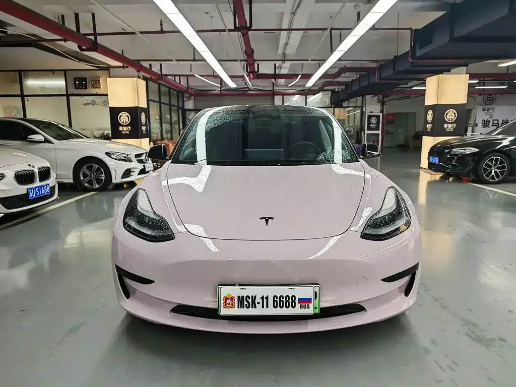 Tesla Model 3 — фото 1
