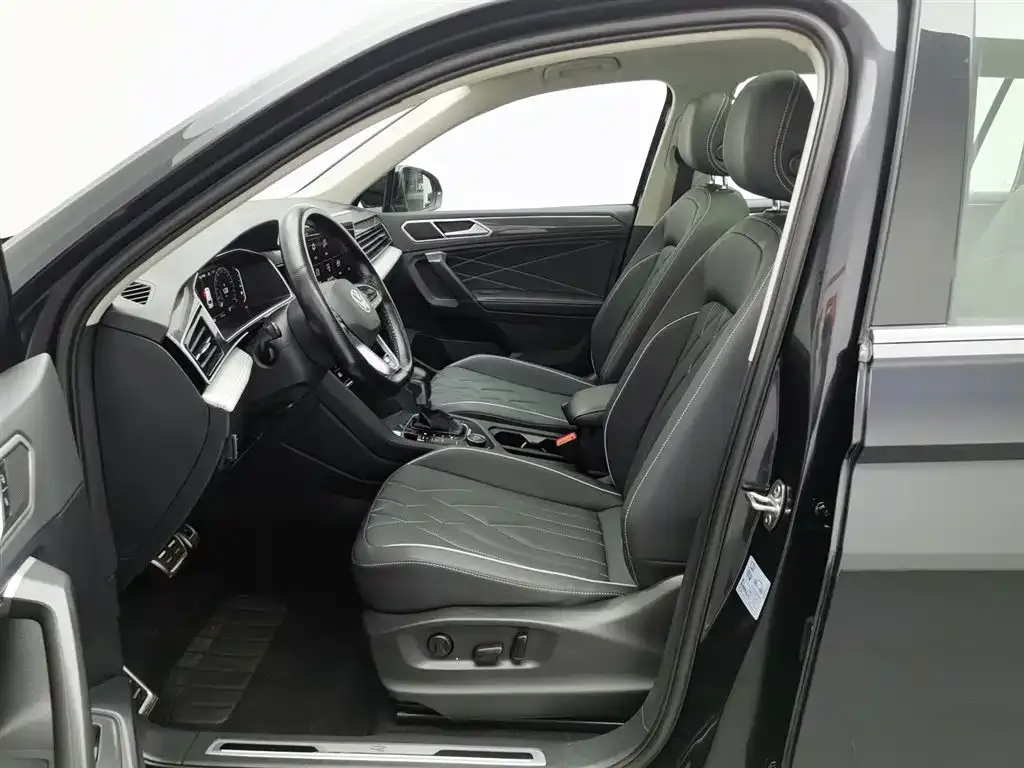 Volkswagen Tiguan L — фото 9