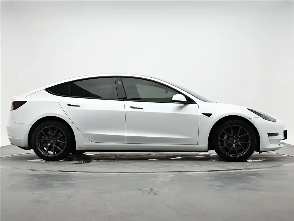 Tesla Model 3 — фото 7