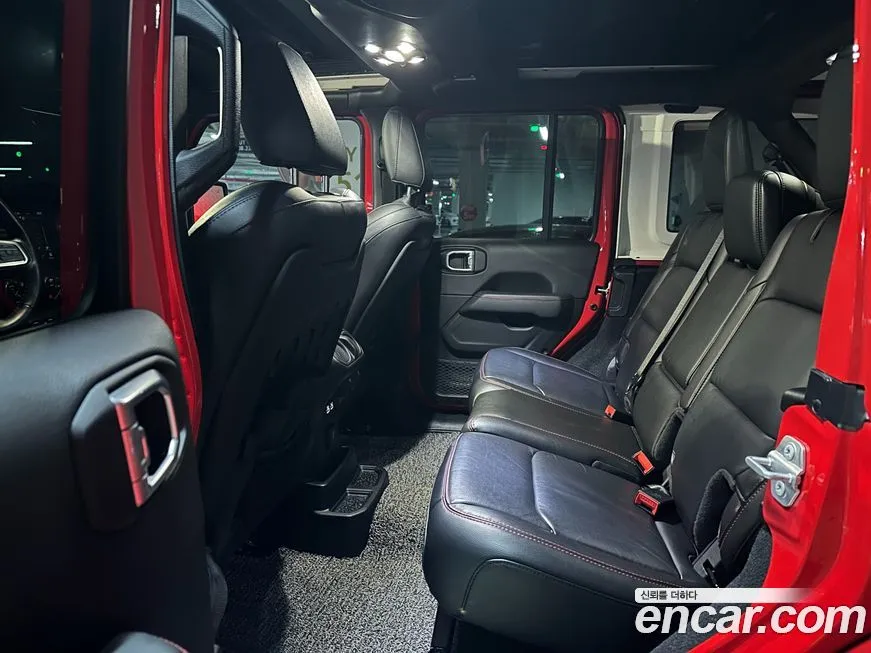 Jeep Wrangler — фото 10