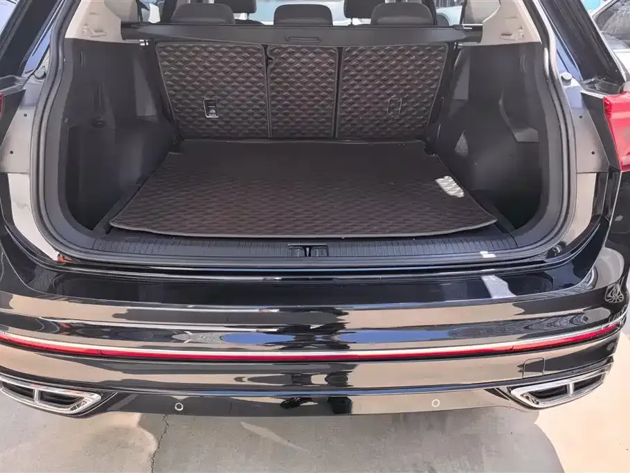 Volkswagen Tiguan L — фото 10