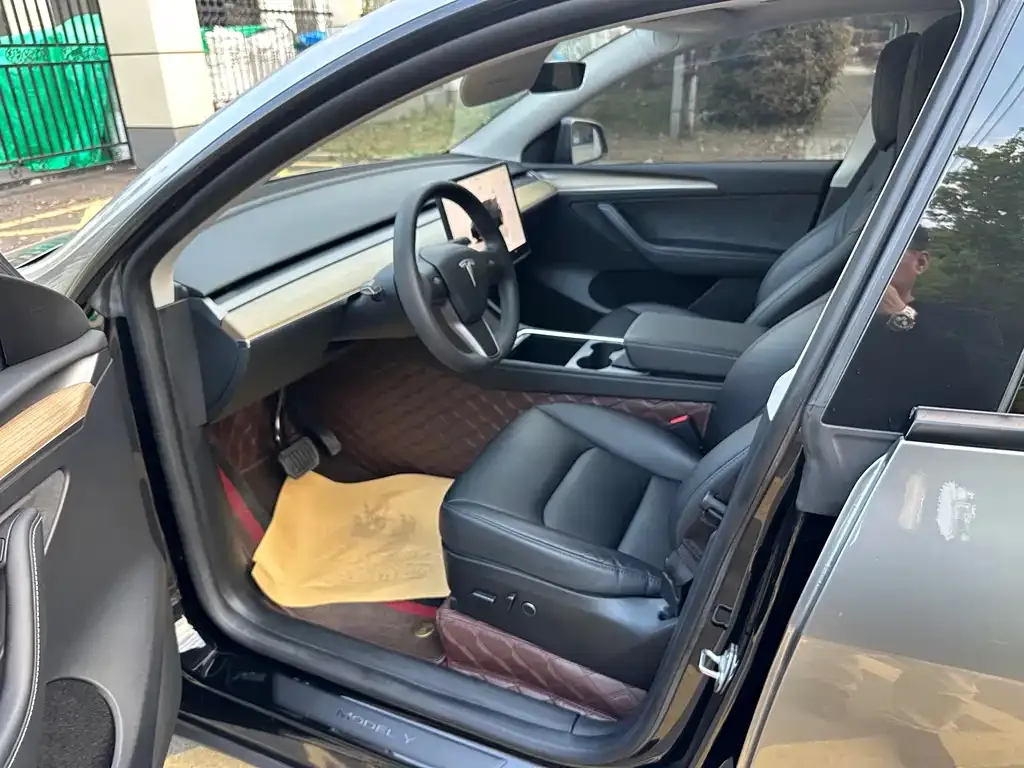Tesla Model Y — фото 4