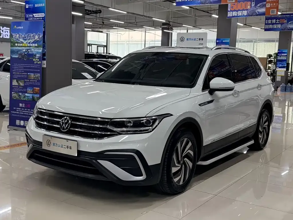 Volkswagen Tiguan L — фото 1