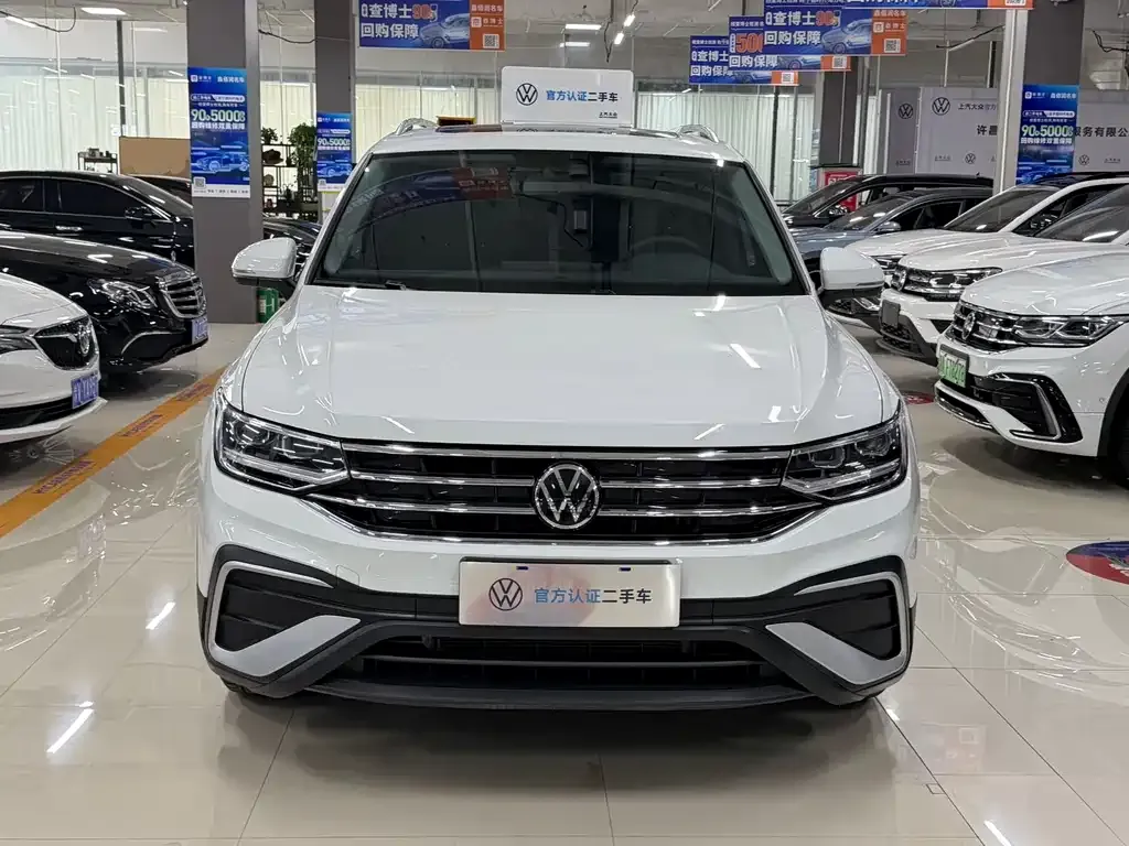 Volkswagen Tiguan L — фото 10