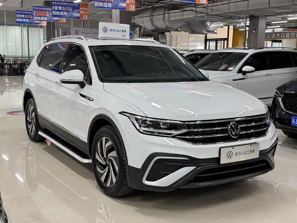 Volkswagen Tiguan L — фото 8