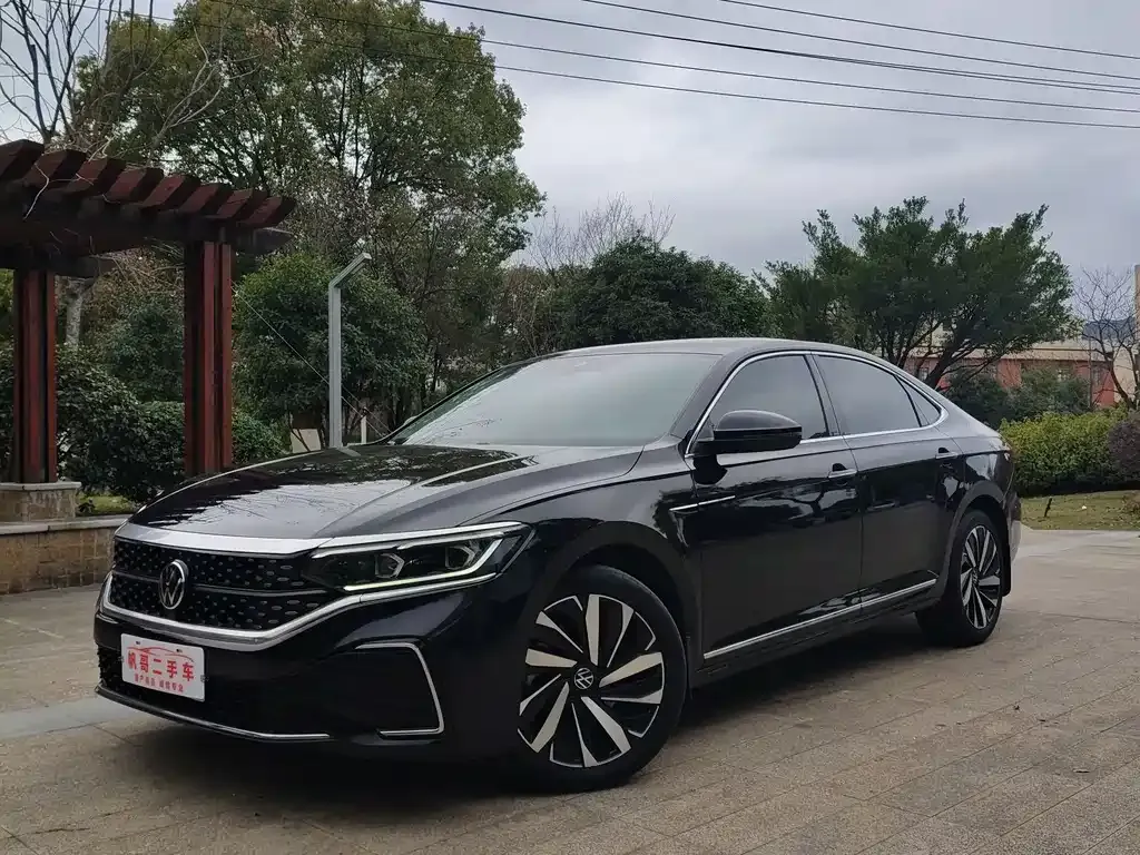 Volkswagen Passat — фото 1