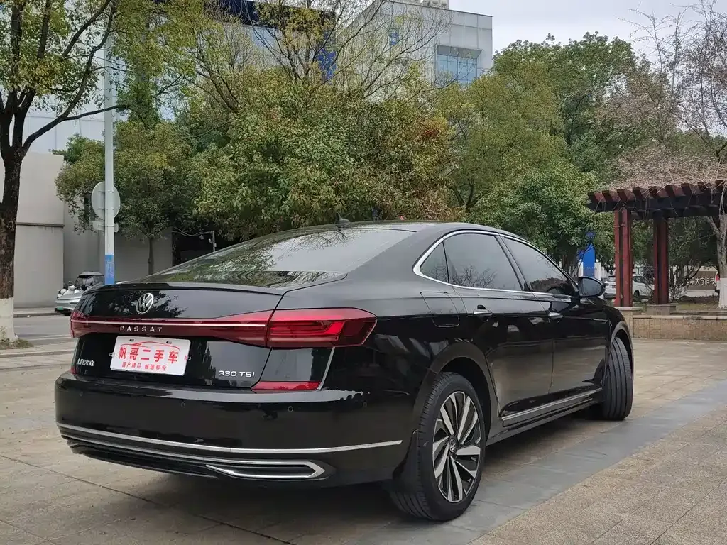 Volkswagen Passat — фото 10