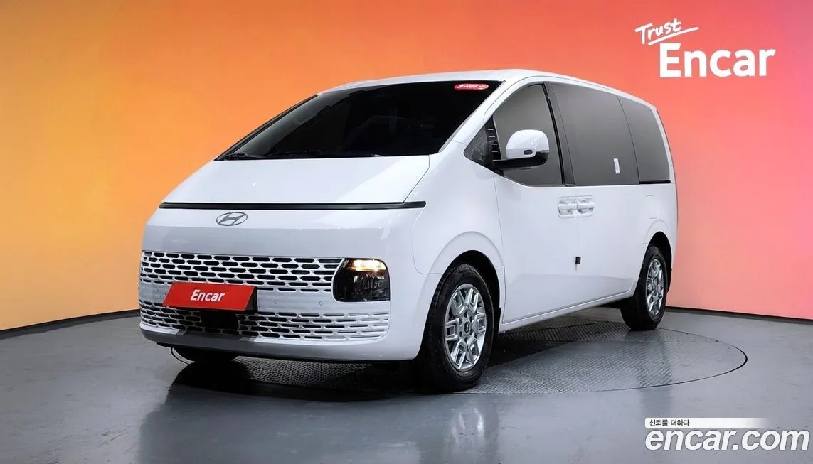 Hyundai Staria — фото 1
