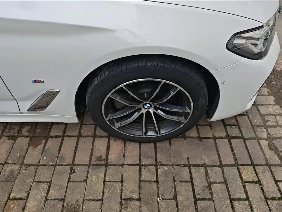BMW 5 Series — фото 10